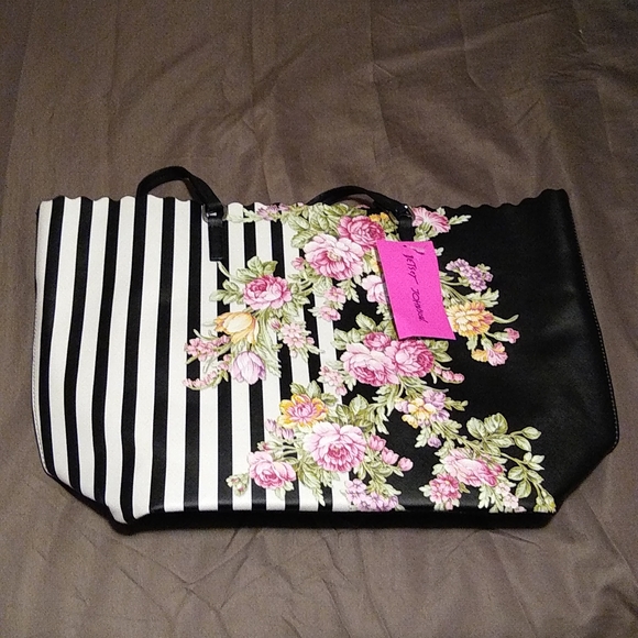 Betsey Johnson Tote with bonus wristlet - Picture 1 of 5
